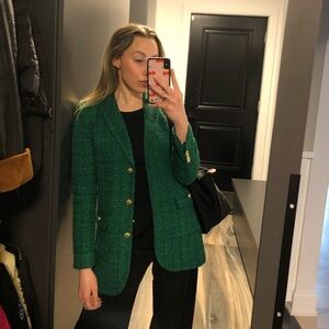 selling this zara blazer 💚